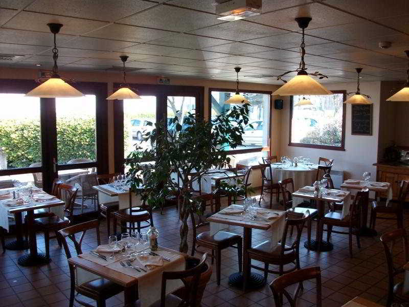 Kyriad Grenoble Sud - Seyssinet Екстериор снимка