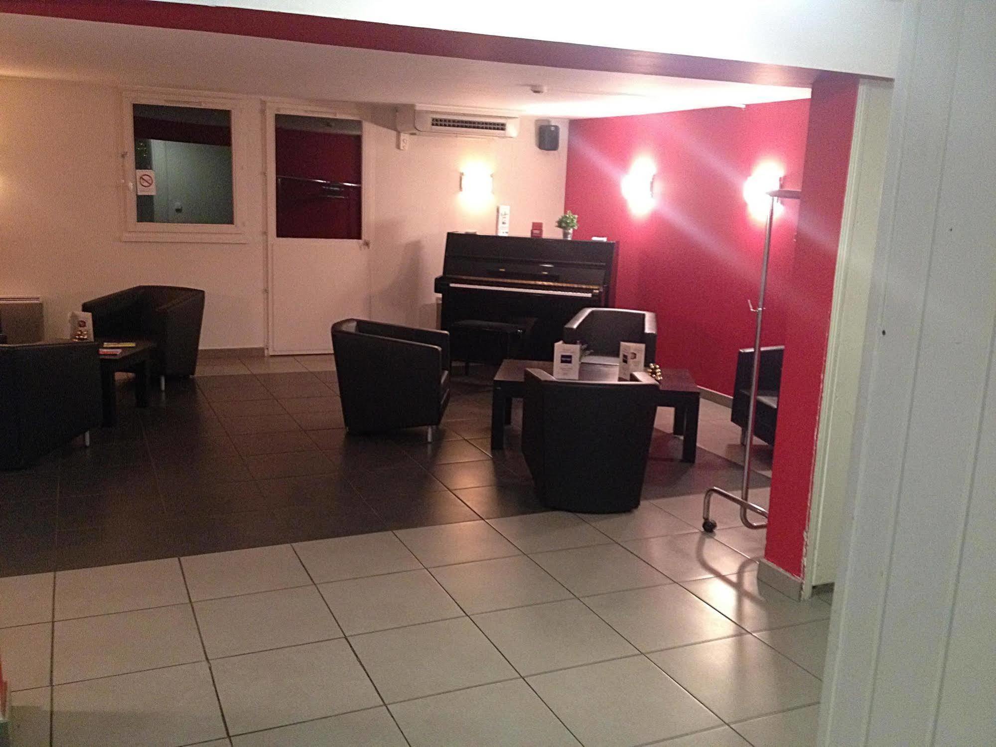 Kyriad Grenoble Sud - Seyssinet Екстериор снимка