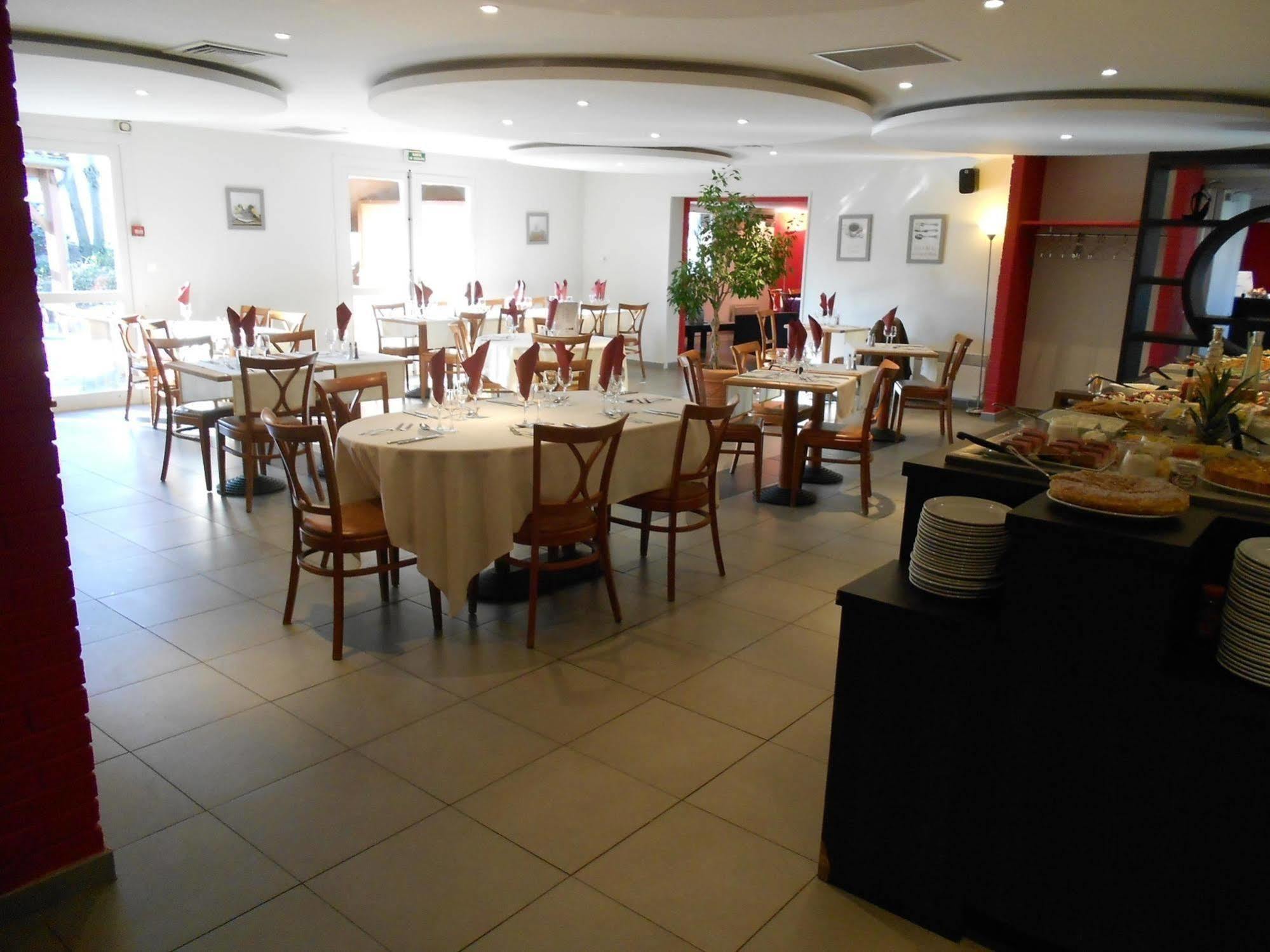 Kyriad Grenoble Sud - Seyssinet Екстериор снимка