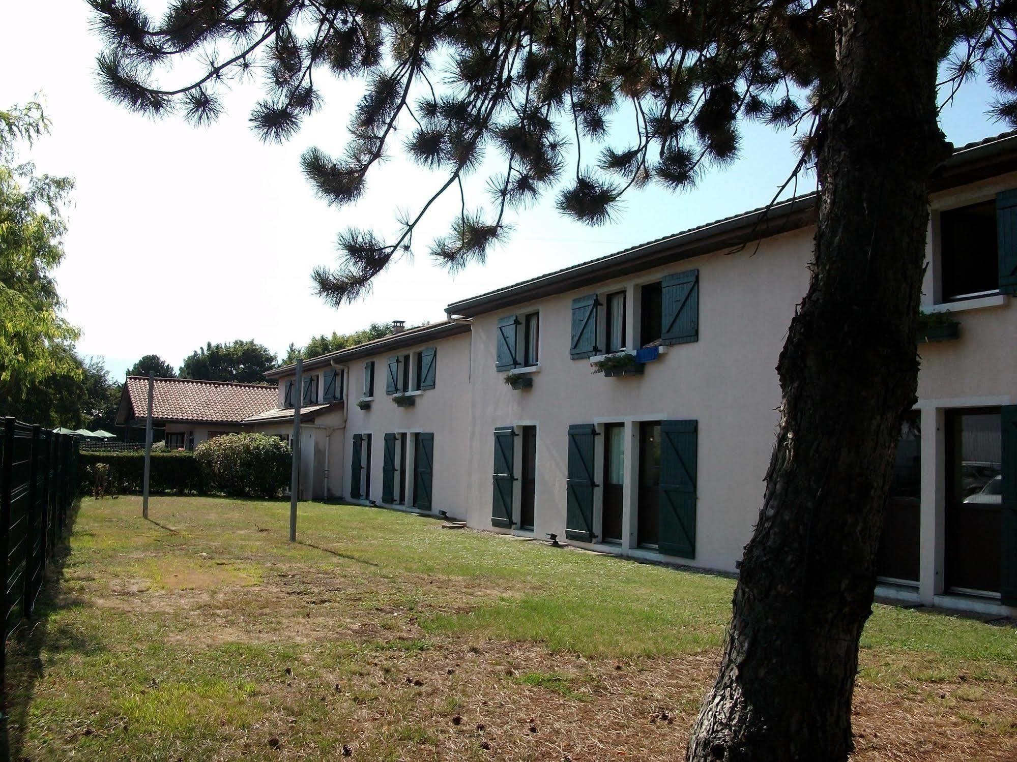 Kyriad Grenoble Sud - Seyssinet Екстериор снимка